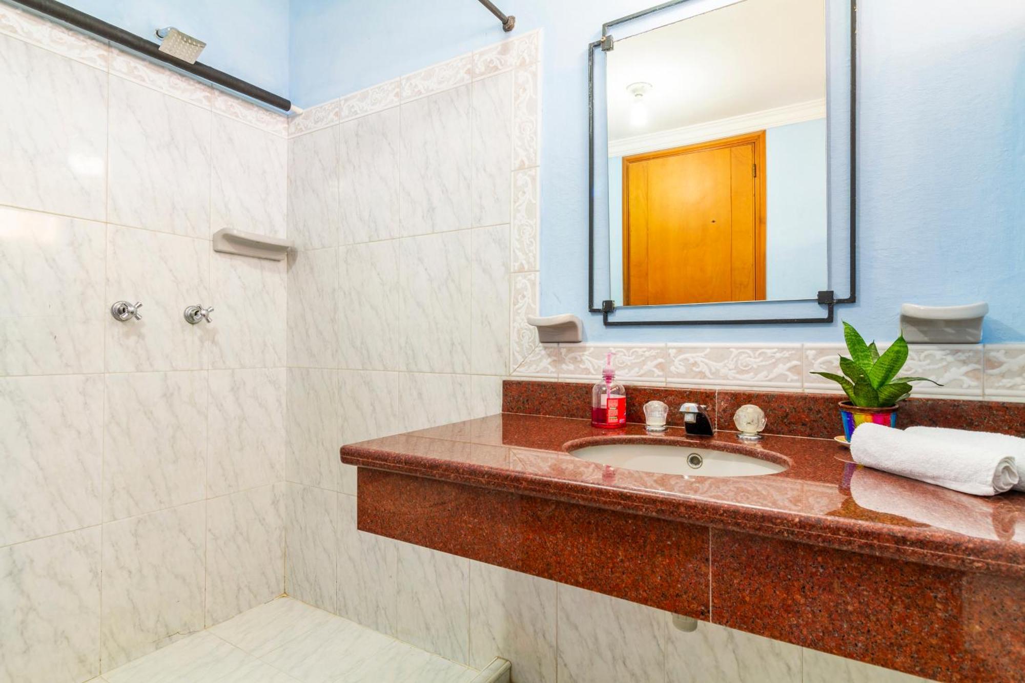 Hostal Cartagonova - Habitaciones Privadas Y Amplias Cerca A Zonas Turisticas Cartagena  Exterior foto